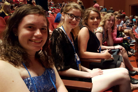 Brandilyn Stockton-Fresso (‘15), Nichole Heusmann (12), Madison Breford (12), Martha Mapes (12) and Monique Ochoa (12) prepare to watch “White Christmas.” The show was one of six main stage productions that all of the delegates at the festival attended. Photo submitted by Mr. Ray Palasz, English..