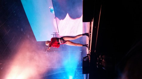Halsey sings the song “Roman Holiday” from her album Badlands. This song was followed by the first talking break of the night.